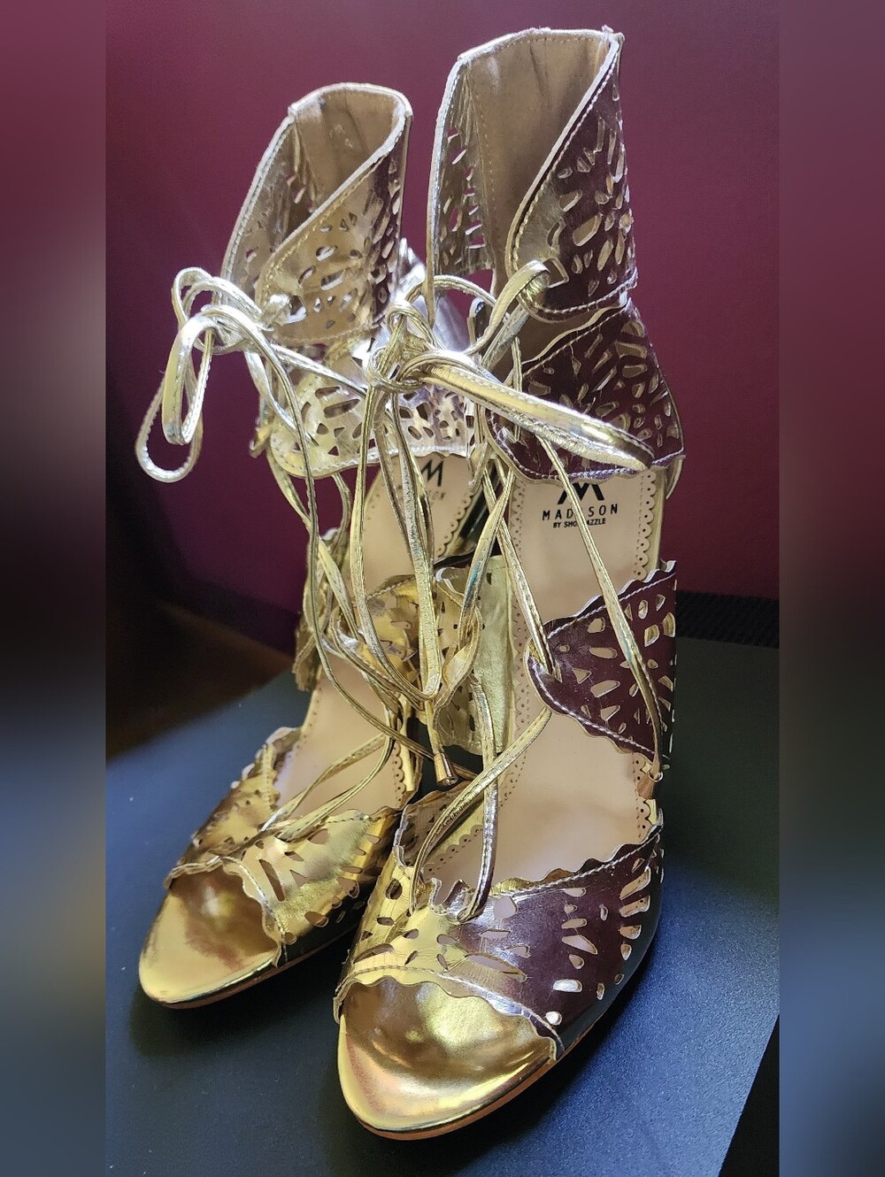 Madison By Shoedazzle Gold Women's Lazer Cut Design 3" Heels Lace-up Sz 7.5